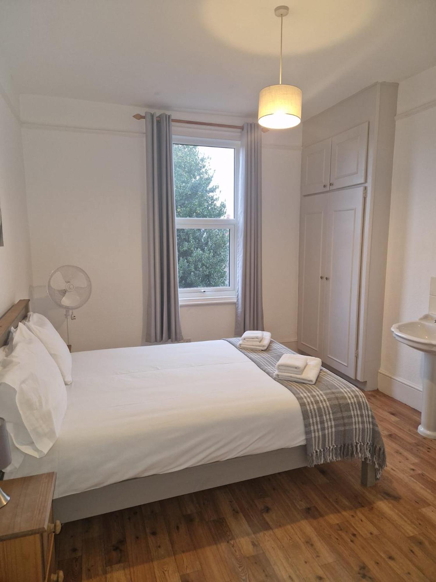 Hereford - Falcon House - Spacious 5 Bedroom House With Games Room - Sleeps 14 Guests - Great Property For Family & Friends Gathering Together - Hosted By Rentmyhouse Buitenkant foto