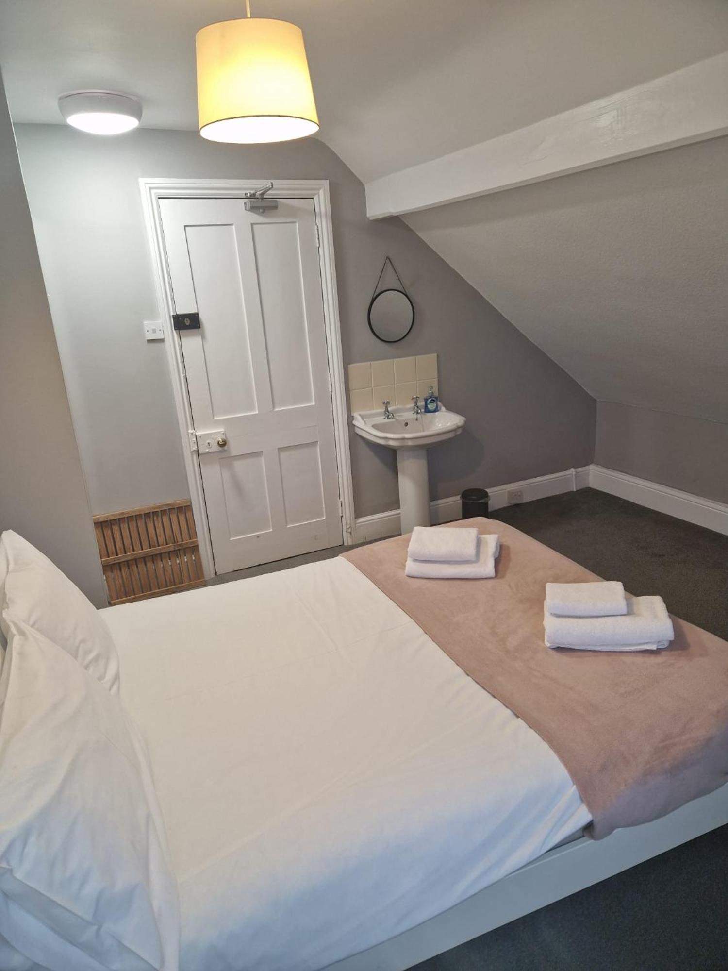 Hereford - Falcon House - Spacious 5 Bedroom House With Games Room - Sleeps 14 Guests - Great Property For Family & Friends Gathering Together - Hosted By Rentmyhouse Buitenkant foto